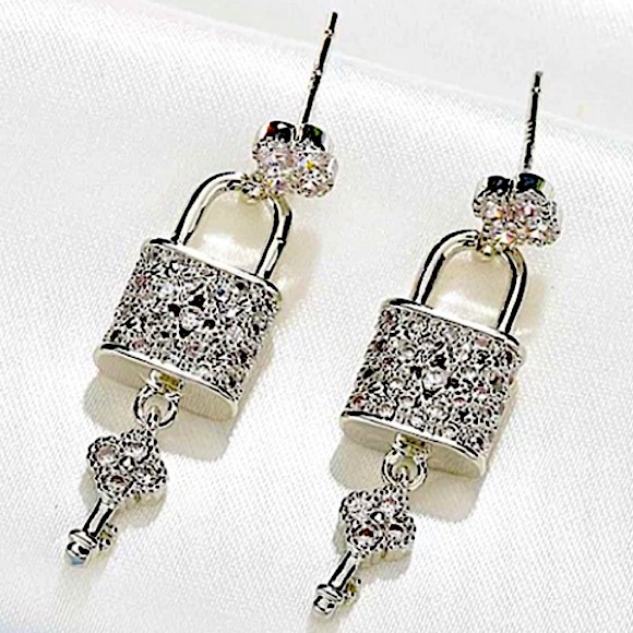 STERLING SILVER BLOSSOM LOCK KEY EARRINGS - Picture 4 of 11